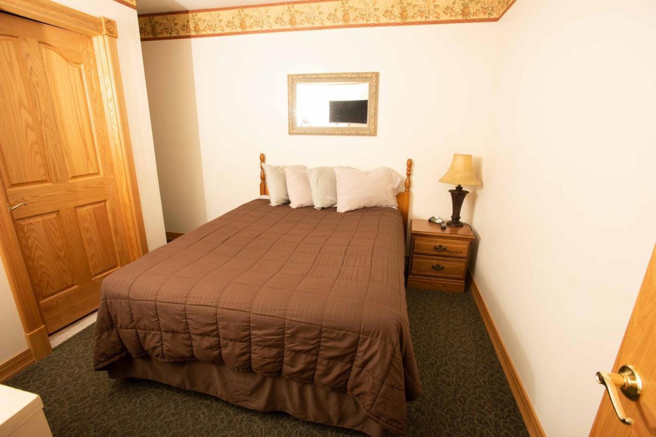 מאסנה Blue Spruce Motel מראה חיצוני תמונה
