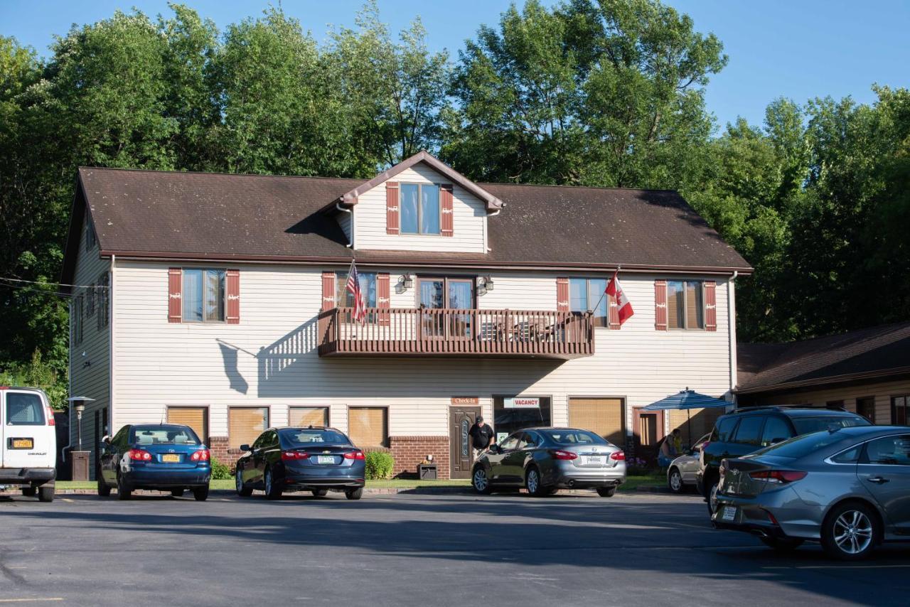 מאסנה Blue Spruce Motel מראה חיצוני תמונה